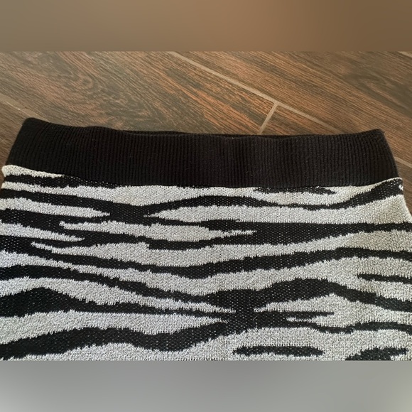 Gabriella Rocha Women’s Zebra Print Mini Skirt Black White Size Small - Picture 3 of 4